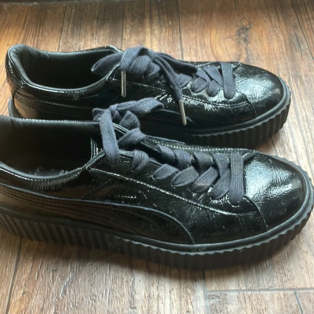 PUMA Fenty By Rihanna Black Crackled Sneaker Creeper Platform
Sneaker. Used - Picture 8 of 10
